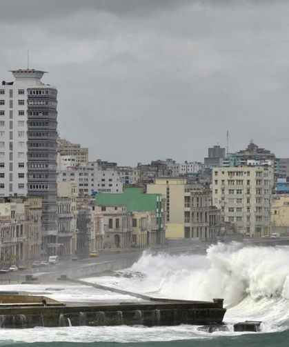 Trump, Küba'nın "çok yakında düşeceğini" iddia etti