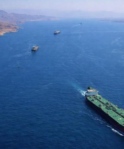 Hürmüz Boğazı'ndan geçen ay 77 gemi geçti