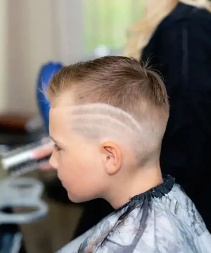 Bursa'da çocukların bayram tıraşı muhtardan