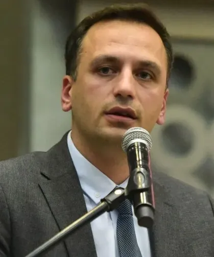 Bornova Belediye Başkanı Ömer Eşki ve 3 kişi için yurt dışı yasağı!