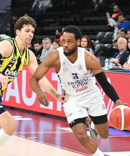 Fenerbahçe, Efes'e 16 sayı fark attı