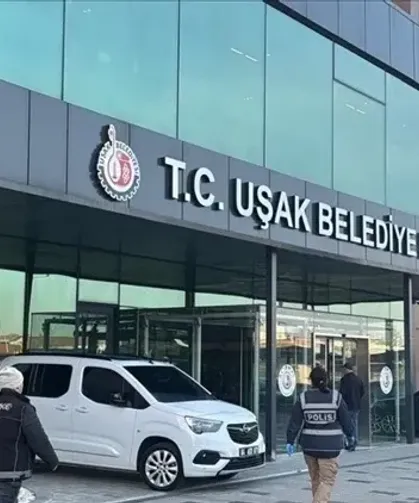 Uşak Belediyesi’ne yönelik rüşvet soruşturmasında gözaltına alınan 28 şüpheli İstanbul’a getirildi
