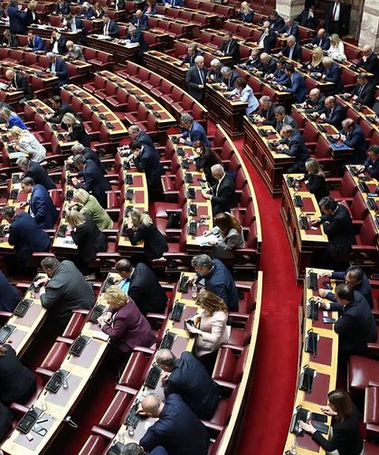 Yolsuzluk krizi: 13 vekilin dokunulmazlığı kaldırıldı