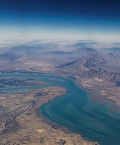 Hürmüz’ü zorlayan gemiler vuruldu