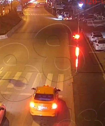 Alkollü sürücü trafiği altüst etti, gözaltına alınırken de 3 polisi yaraladı