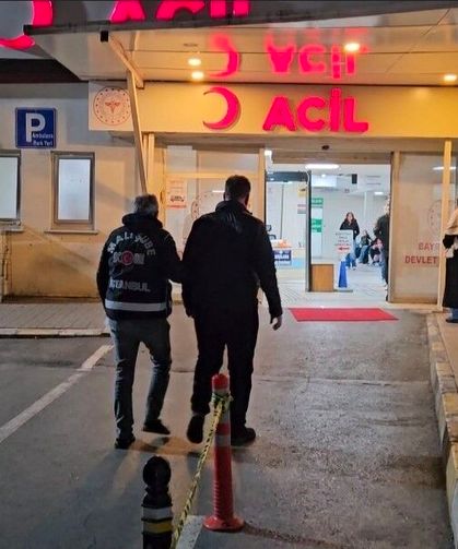 Ataşehir Belediyesi'ne yapılan yolsuzluk operasyonunda gözaltına alınan 5 kişi sağlık kontrolünden geçirildi