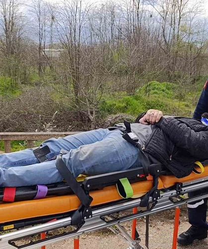 Bursa'da 3 araç birbirine girdi, 1'i dereye uçtu: 4 yaralı