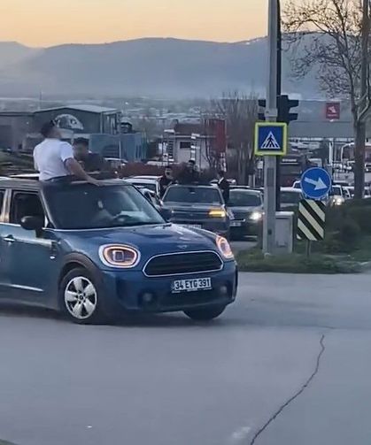 Bursa'da düğün konvoyu tehlike saçtı