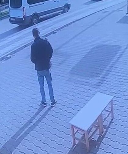 Diyarbakır'da 2 öğrencinin yaralandığı kaza anı güvenlik kameralarına yansıdı