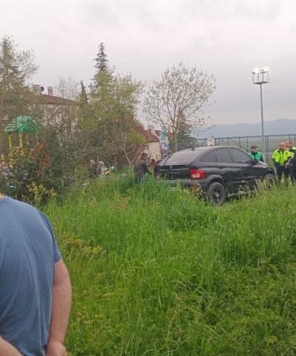 Kontrolden çıkan otomobil, kaldırımda yürüyen 17 yaşındaki genci hayattan kopardı