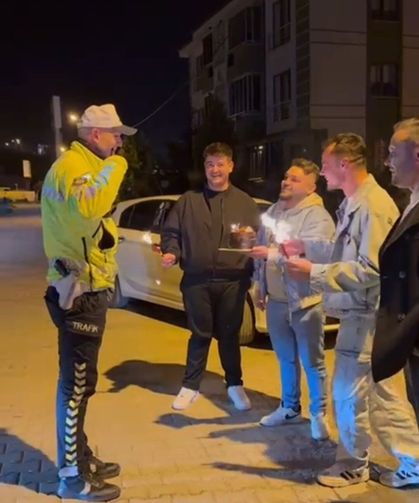 Sahte ihbarla polis haftasını kutladılar