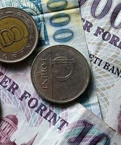 Yönetim değişti para birimi uçtu