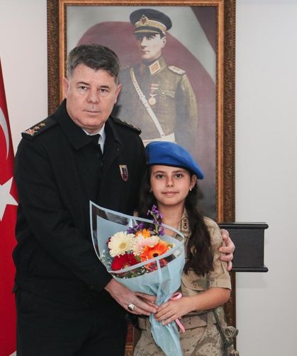 Bursa İl Jandarma Komutanlığı koltuğu çocuklara devretti