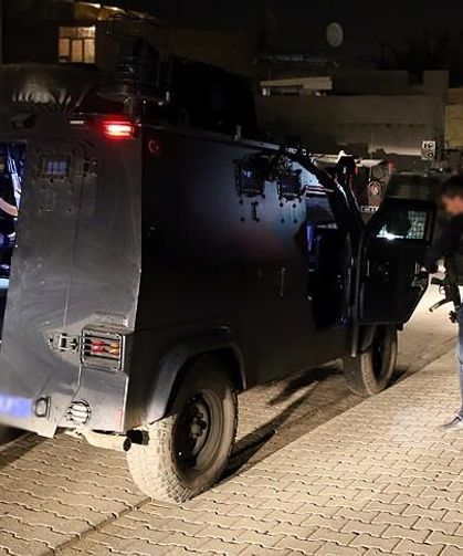 Polise pompalı tüfekle saldırı!