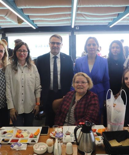 Bursa'da ‘Nesiller Buluşuyor' projesi Anneler Günü programıyla taçlandı
