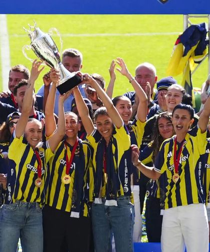 Şampiyon Fenerbahçe ArsaVev, kupasını kavuştu