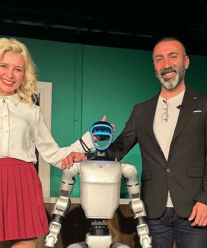 Tiyatroda ilk! Robot oyuncu sahneye çıkacak