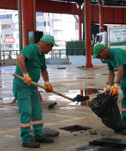 Bursa'da kurban alanları temizleniyor