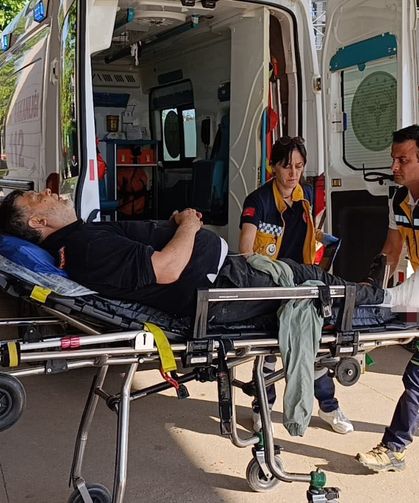 Bursa'da üzerine iş makinesi devrilen işçi yaralandı