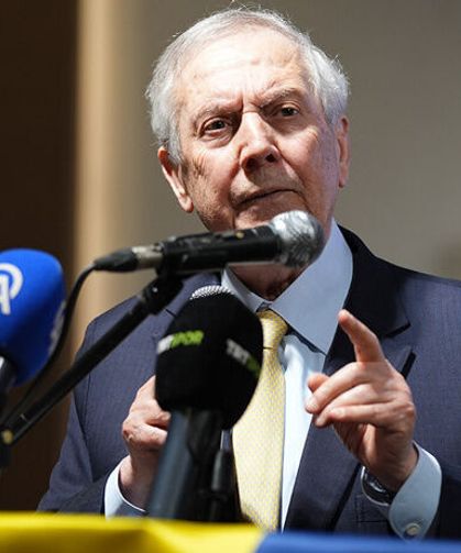 Aziz Yıldırım ilk golcüsüyle el sıkıştı