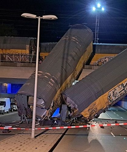Feci kaza! yük trenleri çarpıştı
