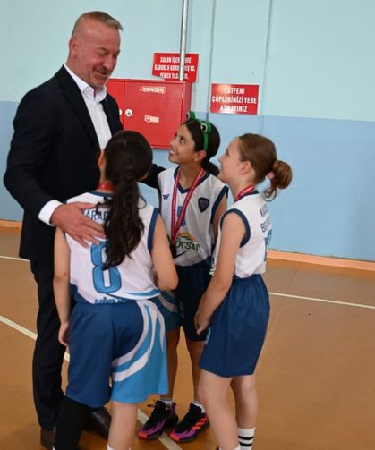 Karacabey Belediyespor'da kupa sevinci
