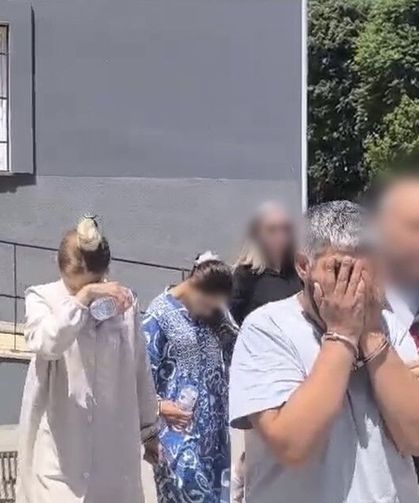 Çaldıkları çelik kasayla yakalandılar