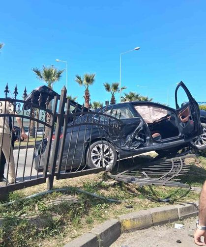 Yeniden Refah Partisi Genel Başkan Yardımcısı Gezgin'in içinde bulunduğu makam aracı kaza yaptı: 3 yaralı