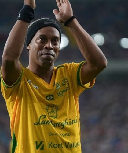 Ronaldinho sahalara dönmeye hazırlanıyor
