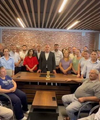 Ceyhan ilçe yönetimi toplu istifa ederek Yeni Parti'ye geçti