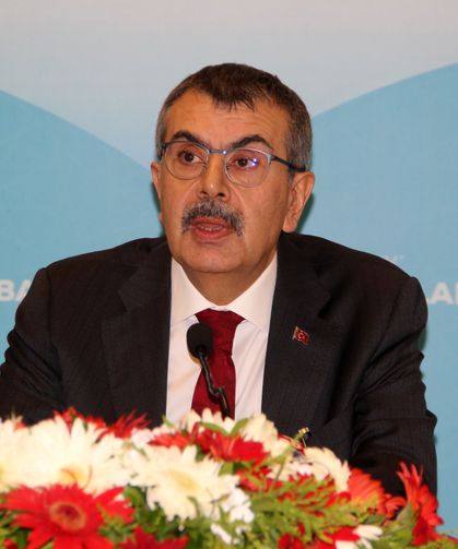 Özel okul maaşları gündemde: Tekin rakam verdi