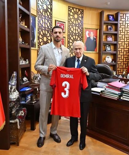MHP Genel Başkanı Bahçeli, A Milli Futbol Takımı oyuncusu Merih Demiral'ı kabul etti