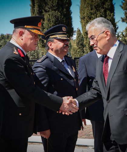 Bursa protokolünden 15 Temmuz şehitlerine ziyaret