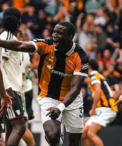 Hull City Premier Lig'e Manchester United’ı devirerek başladı
