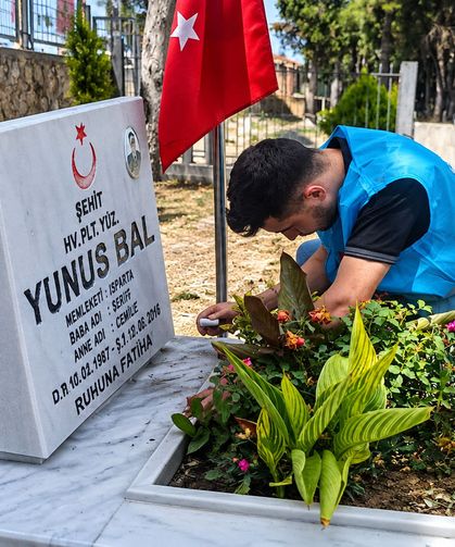 Yenişehir Ülkü Ocakları’ndan şehitlikte anlamlı çalışma