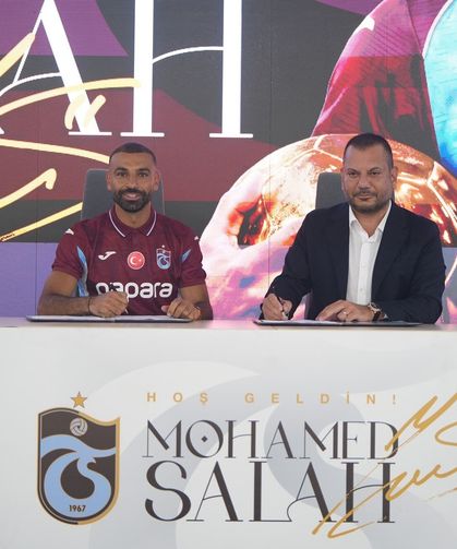 Trabzonspor'da Salah yaklaşık 30 bin taraftar önünde imza attı