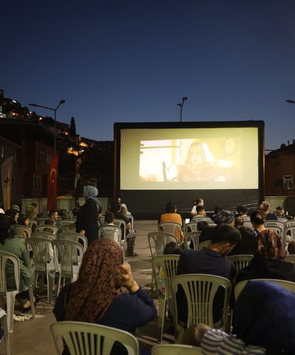 Osmangazi’de yaz akşamları sinema keyfiyle renklendi