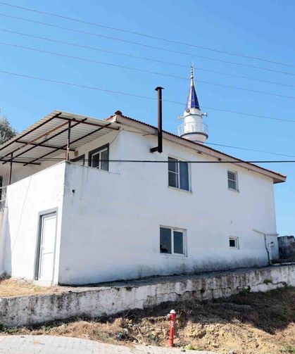 Psikolojik sorunları olan ve istifa eden imamın lojmanından tonlarca çöp çıktı