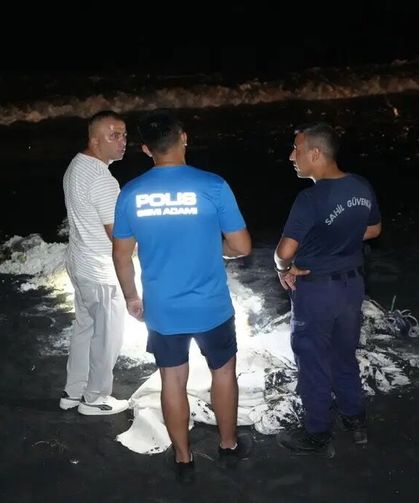 Samsun sahilini kaplayan esrarengiz toz ekipleri harekete geçirdi