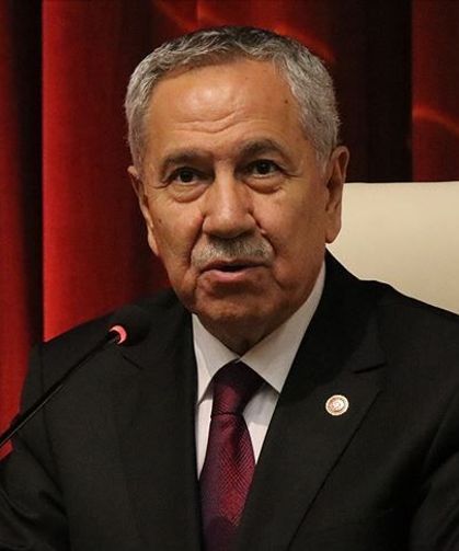 Bülent Arınç'tan Davutoğlu'nun partisini kapatmasına dikkat çeken yorum