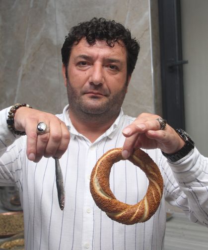 Balık ekmekten esinlendi, hamsili simit yaptı
