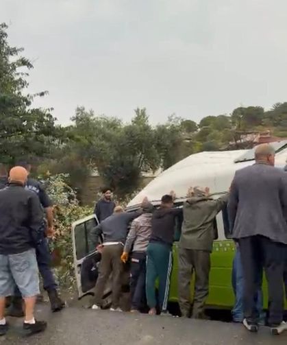 Gökçeada’da minibüs devrildi: 1 ölü, 2 yaralı