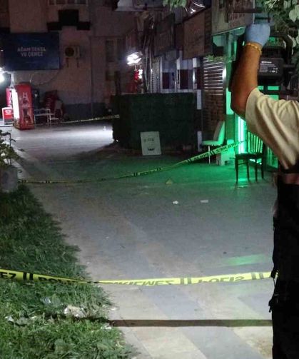 Malatya’da iş yeri önünde bıçaklı kavga: 21 yaşındaki genç ağır yaralandı