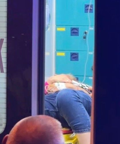 Kamyonetten atlayan kadın ağır yaralandı: Eşi sigaralarını almanın derdine düştü