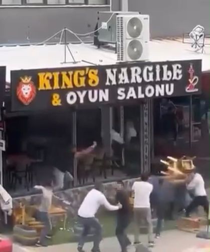 Oyun salonunda sandalye savaşı: Kavga 1 kişiyi yaraladı