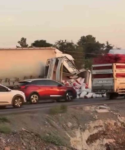 Siverek’te tır ile biber yüklü kamyonet çarpıştı: 3 yaralı