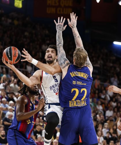 Anadolu Efes EuroLeague’e mağlubiyetle başladı