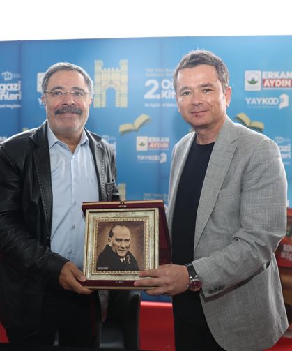 Osmangazi Kitap Günleri’nde Ahmet Ümit’e yoğun ilgi