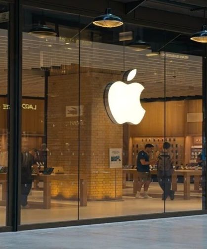 Apple yeniden dünyanın en değerli şirketi oldu