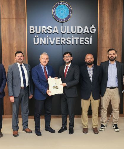 BUÜ'den Pakistan üniversitesine akademik destek